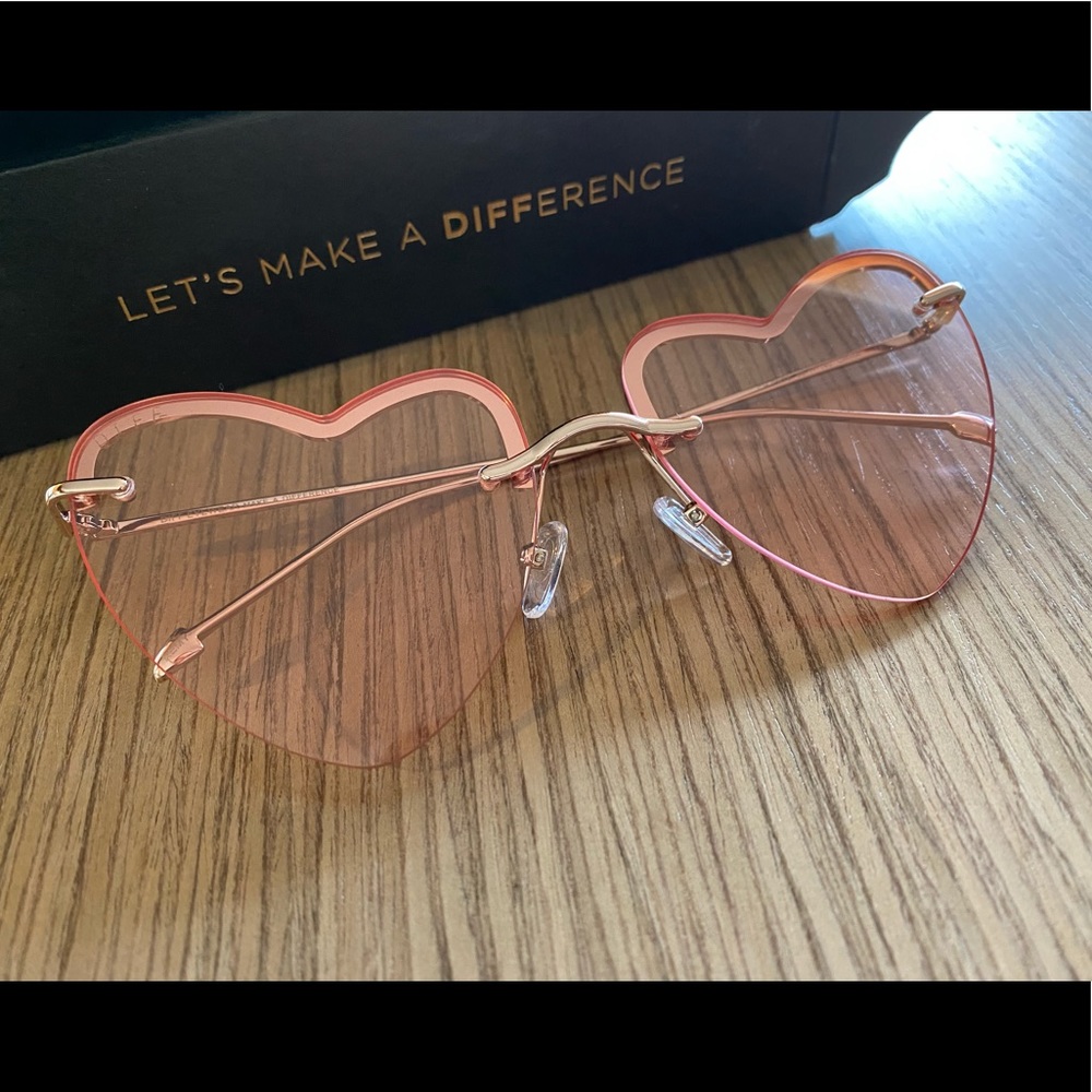 NWT DIFF Rose Gold Heart Shaped Sunglasses